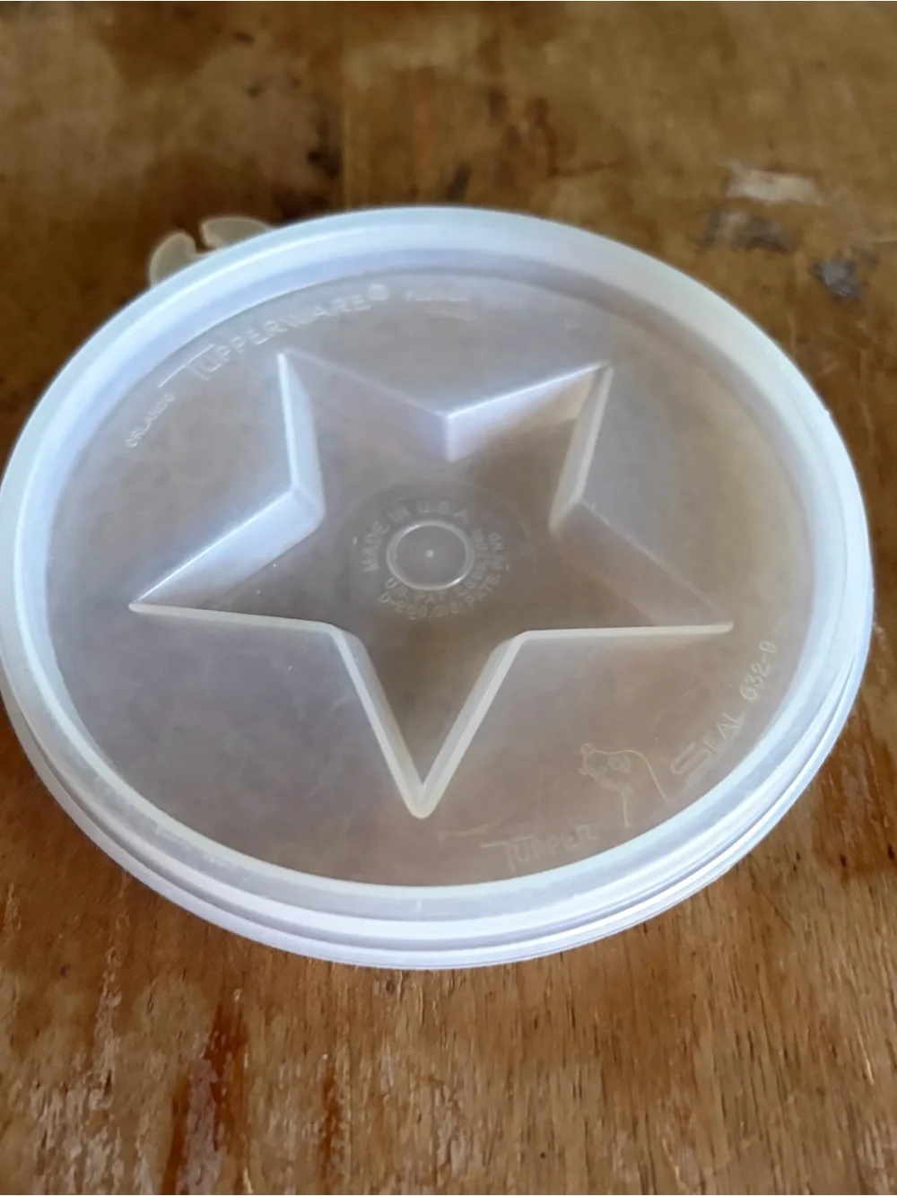 Vintage Tupperware Jel-N-Serve mold with Classic white scalloped design